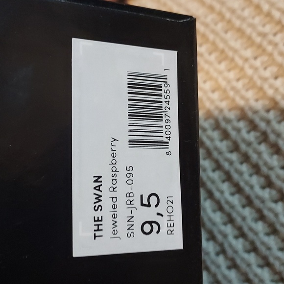 Birdies The Swan Jeweled Raspberry Velvet Mule - Picture 2 of 15